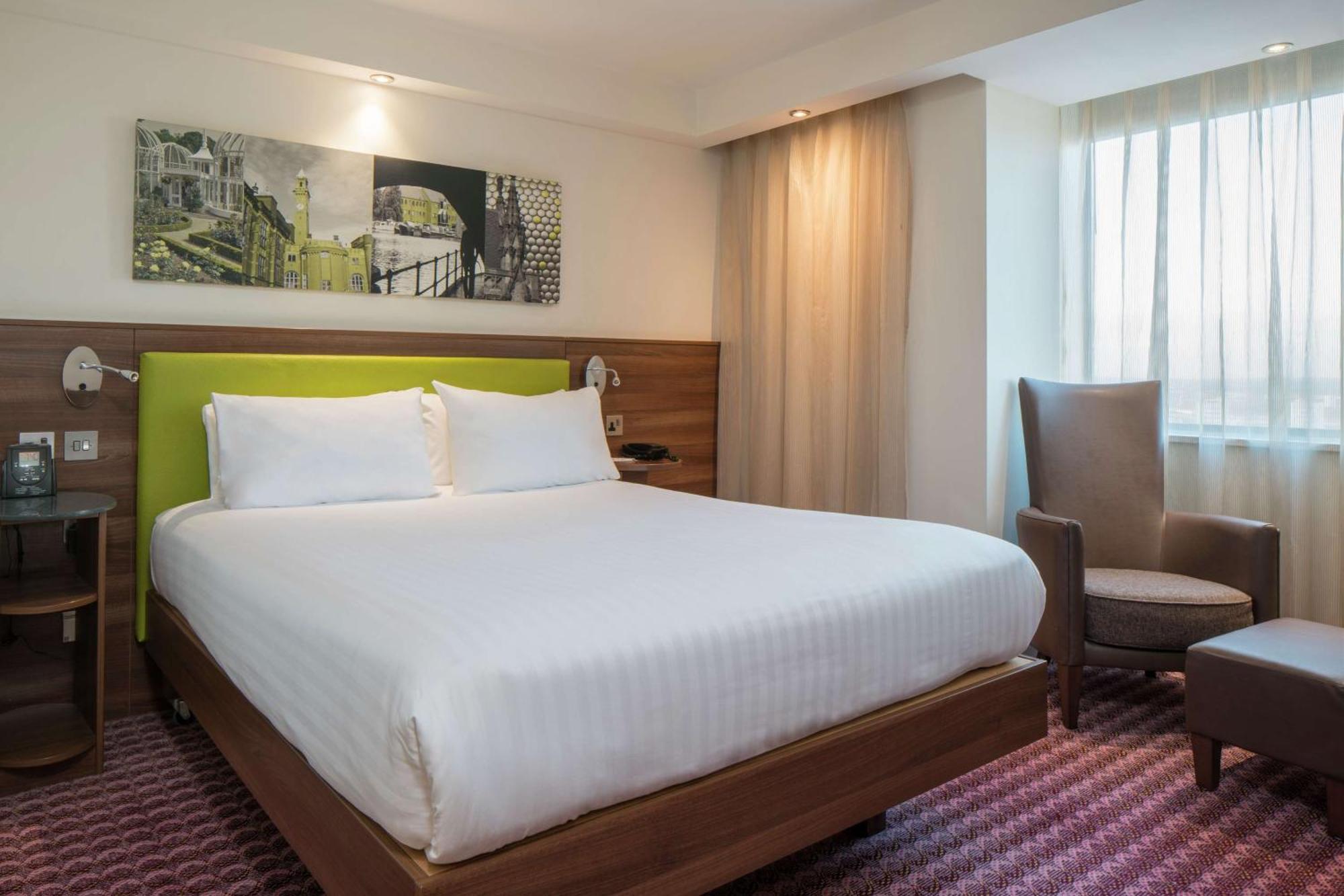Hampton By Hilton Birmingham Broad Street Exterior foto