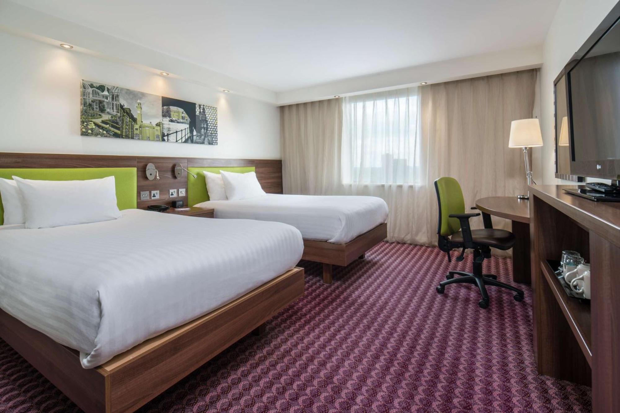 Hampton By Hilton Birmingham Broad Street Exterior foto