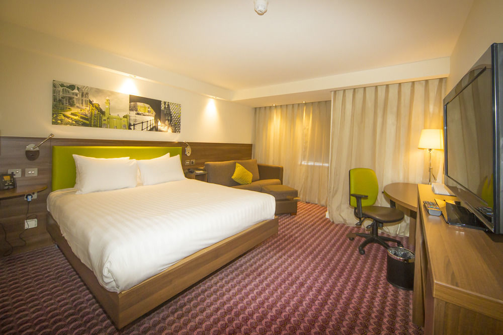 Hampton By Hilton Birmingham Broad Street Exterior foto